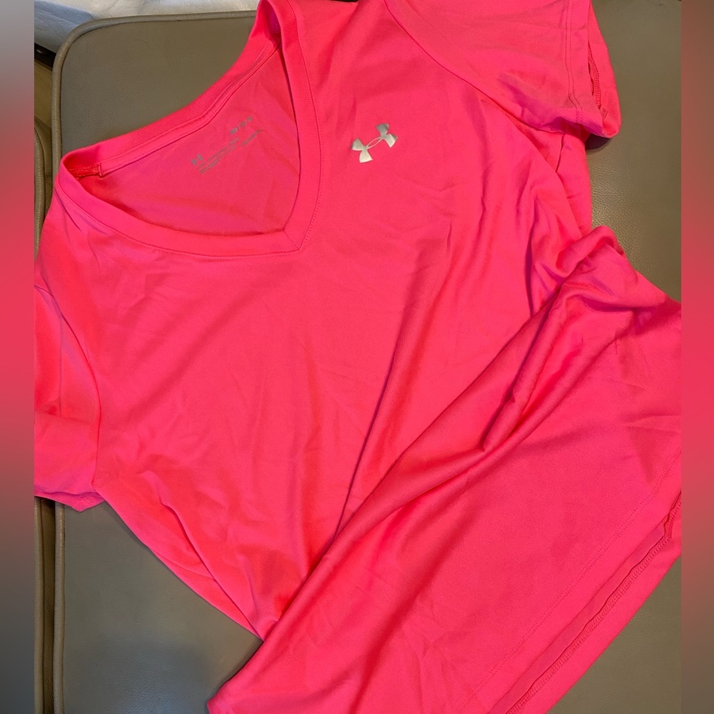 Under Armour fluorescent pink women’s tech tee